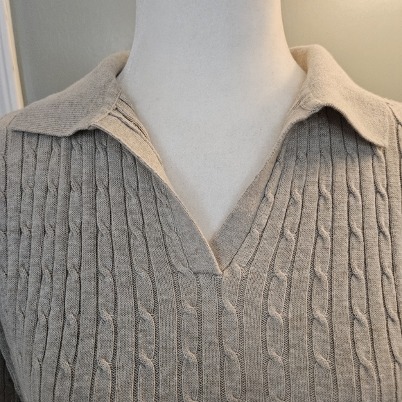 Kim Rogers Women's Size Medium Classic Cable Knit Sweater in Beige Collar V-Neck - Picture 3 of 15